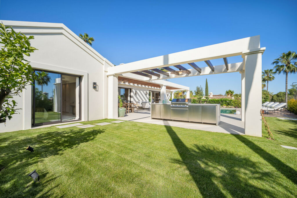 Detached Villa Nueva Andalucía Málaga - image 40
