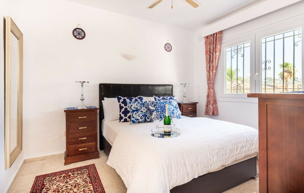 Ground Floor Apartment El Paraiso Málaga - image 19