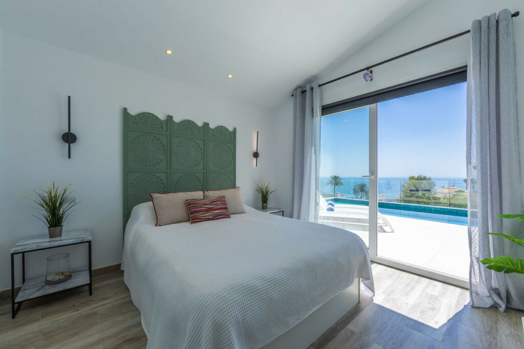 Detached Villa Estepona Málaga - image 40