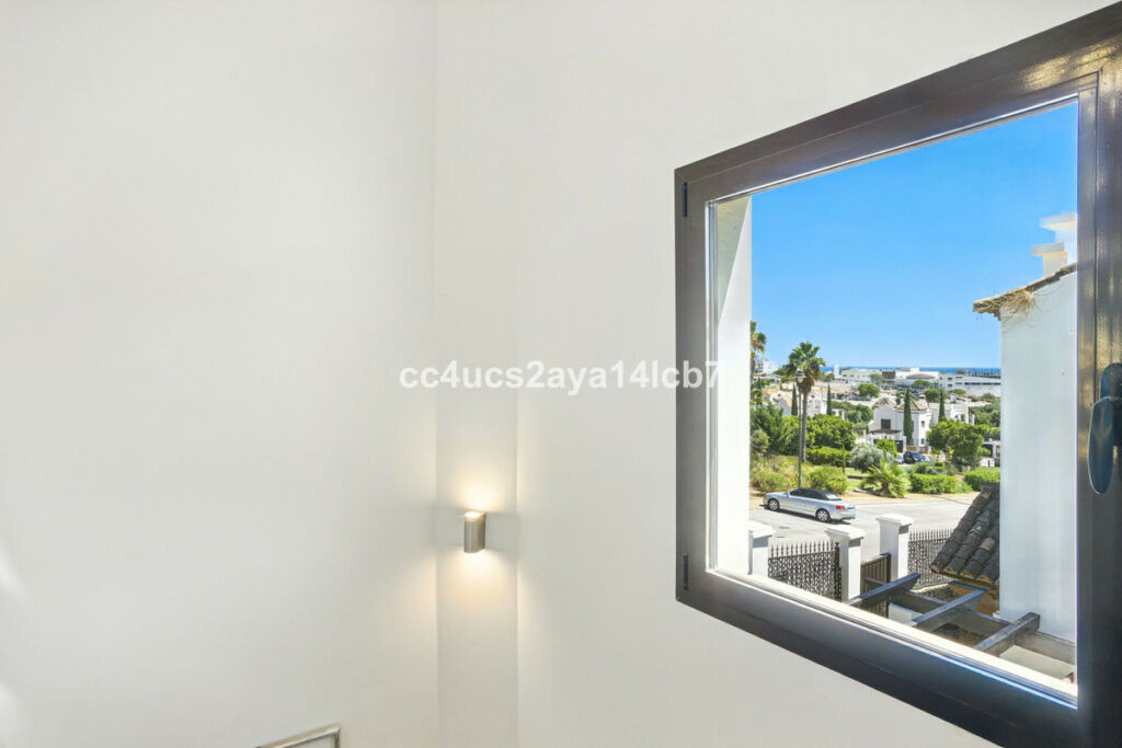 Detached Villa Estepona Málaga - image 40