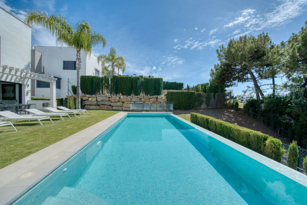 Detached Villa Estepona Málaga - image 41