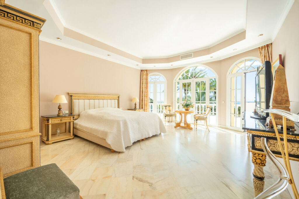 Detached Villa The Golden Mile Málaga - image 41