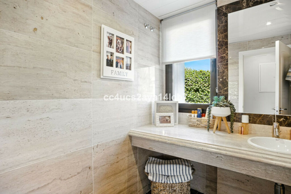 Detached Villa Estepona Málaga - image 41