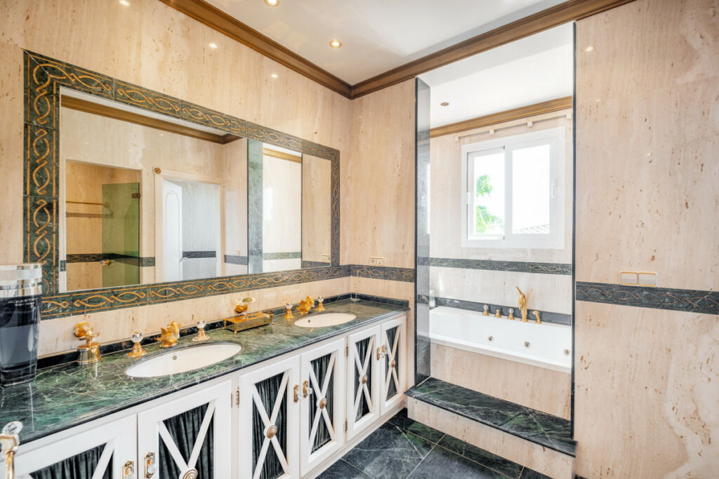 Detached Villa Benahavís Málaga - image 41