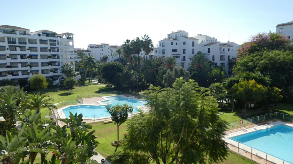 Middle Floor Apartment Puerto Banús Málaga - image 41