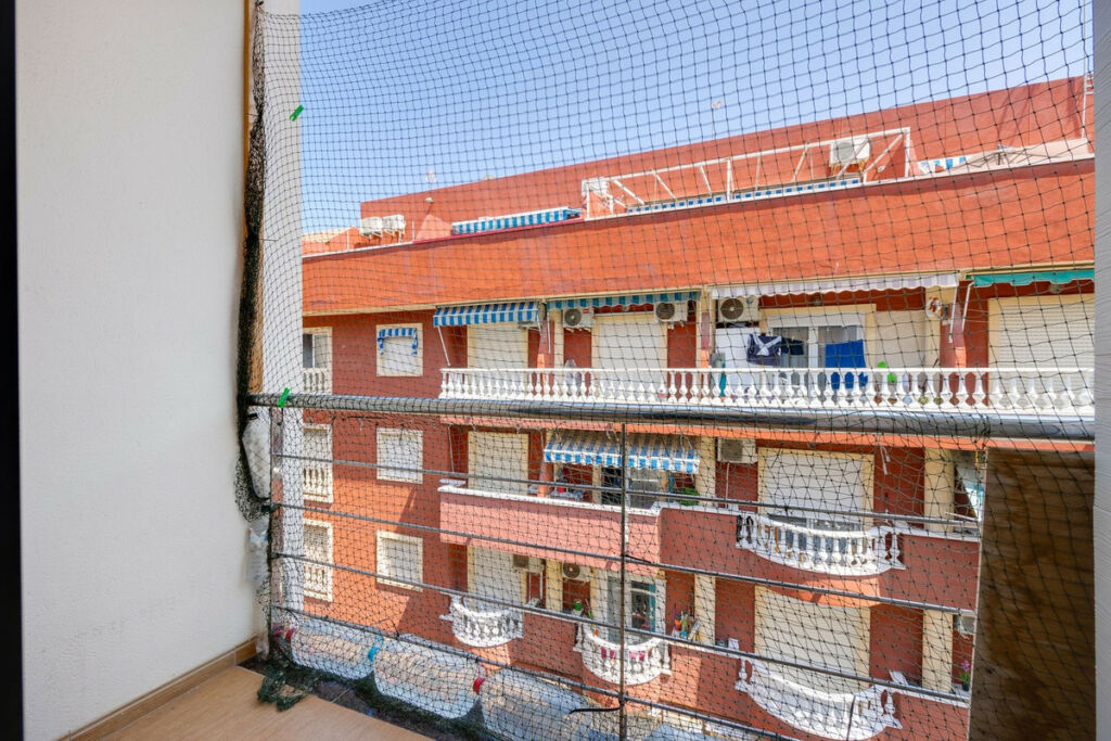 Middle Floor Apartment Torrevieja Alicante - image 40