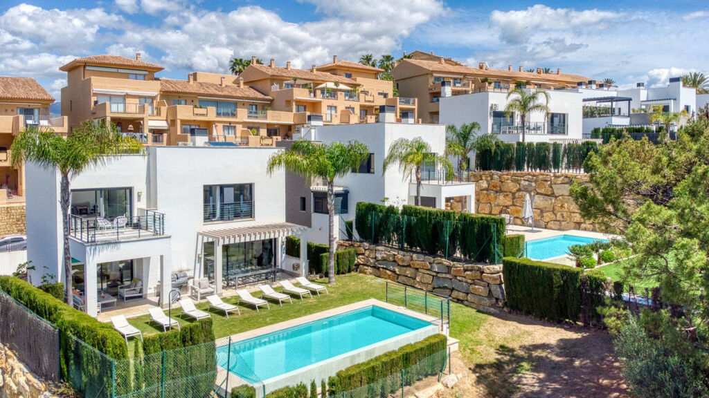 Detached Villa Estepona Málaga - image 42