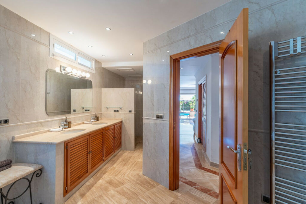 Detached Villa Benahavís Málaga - image 42