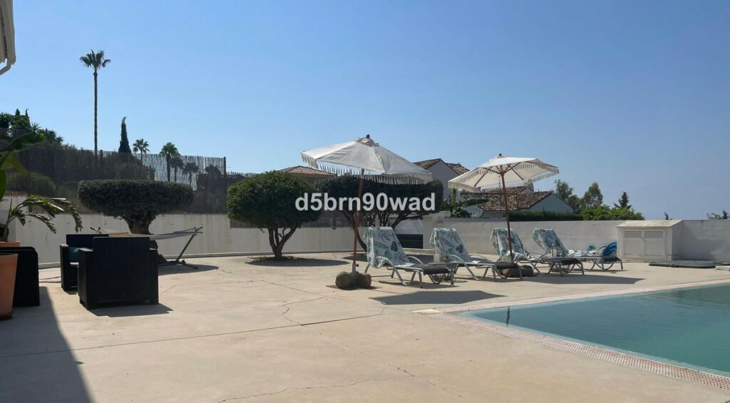 Detached Villa Estepona Málaga - image 2