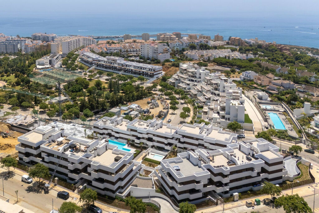 Middle Floor Apartment Estepona Málaga - image 43