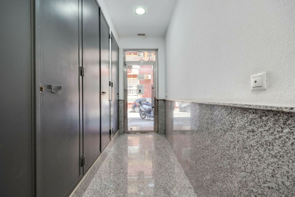 Middle Floor Apartment Torrevieja Alicante - image 42