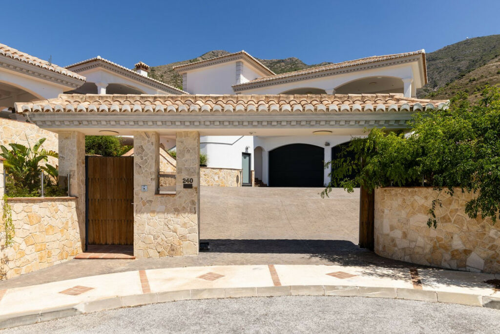 Detached Villa Mijas Málaga - image 43