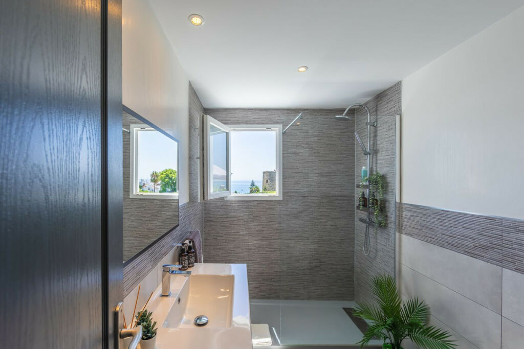 Detached Villa Estepona Málaga - image 43