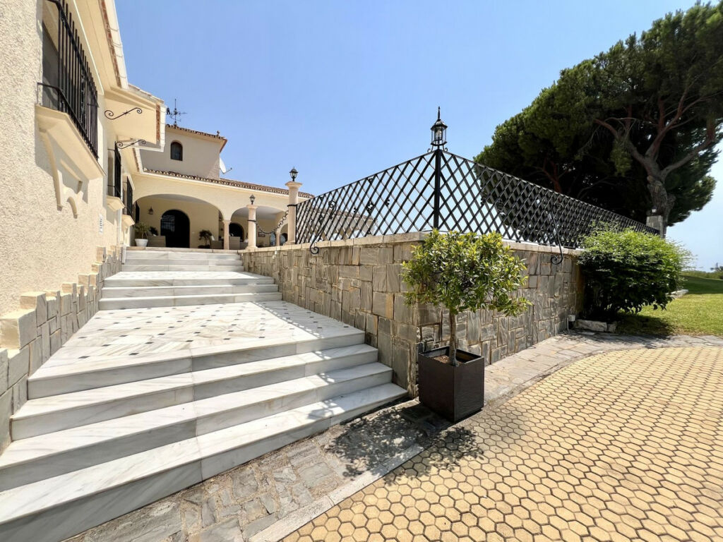 Detached Villa Elviria Málaga - image 41