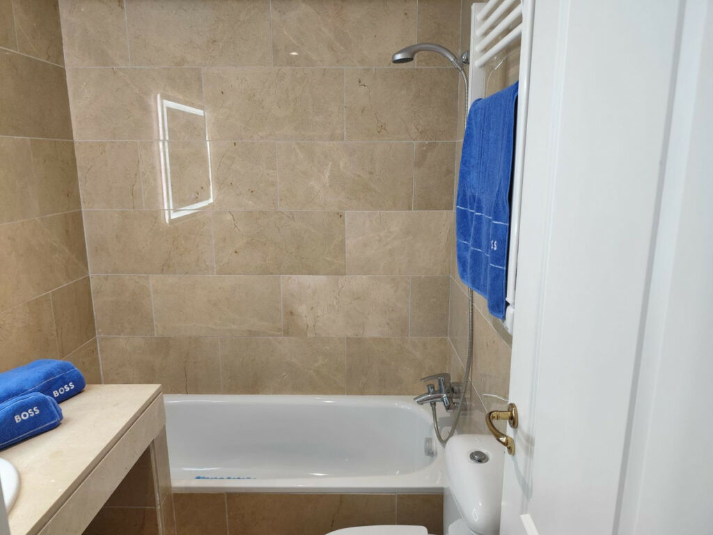 Middle Floor Apartment La Duquesa Málaga - image 37