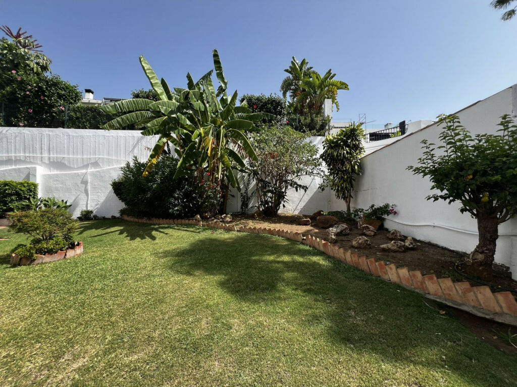 Detached Villa Estepona Málaga - image 45