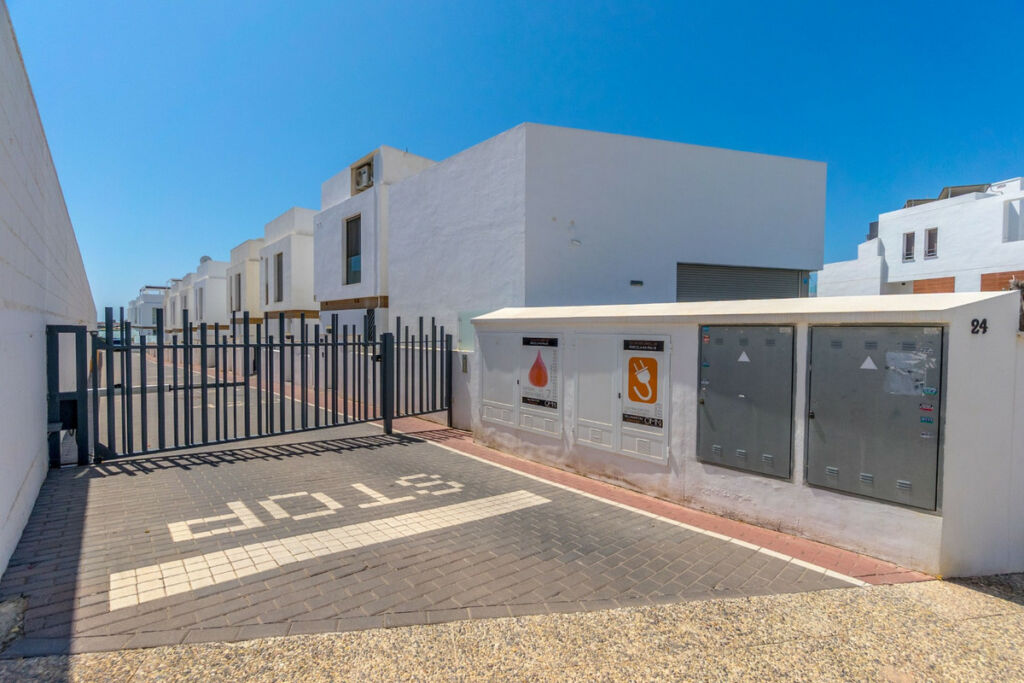 Detached Villa Villamartin Alicante - image 46
