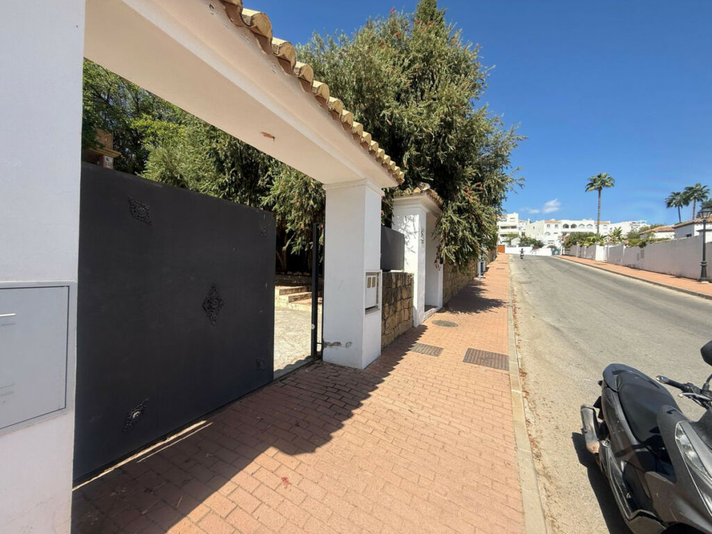 Townhouse Nueva Andalucía Málaga - image 47
