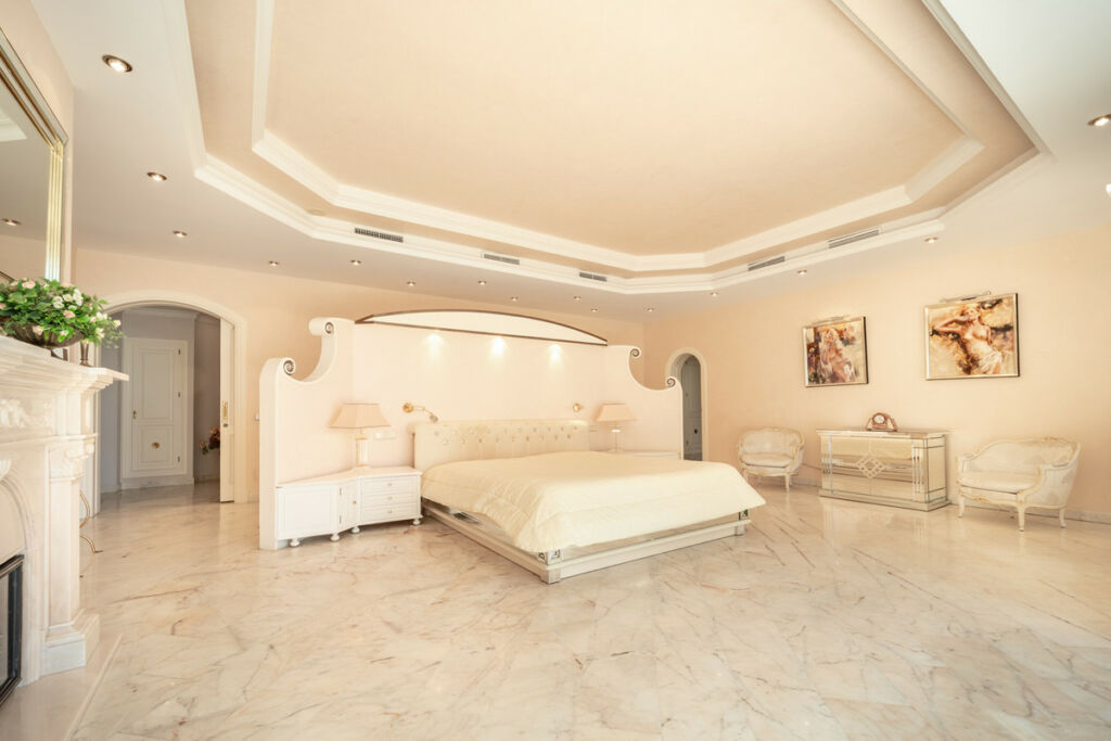 Detached Villa The Golden Mile Málaga - image 47
