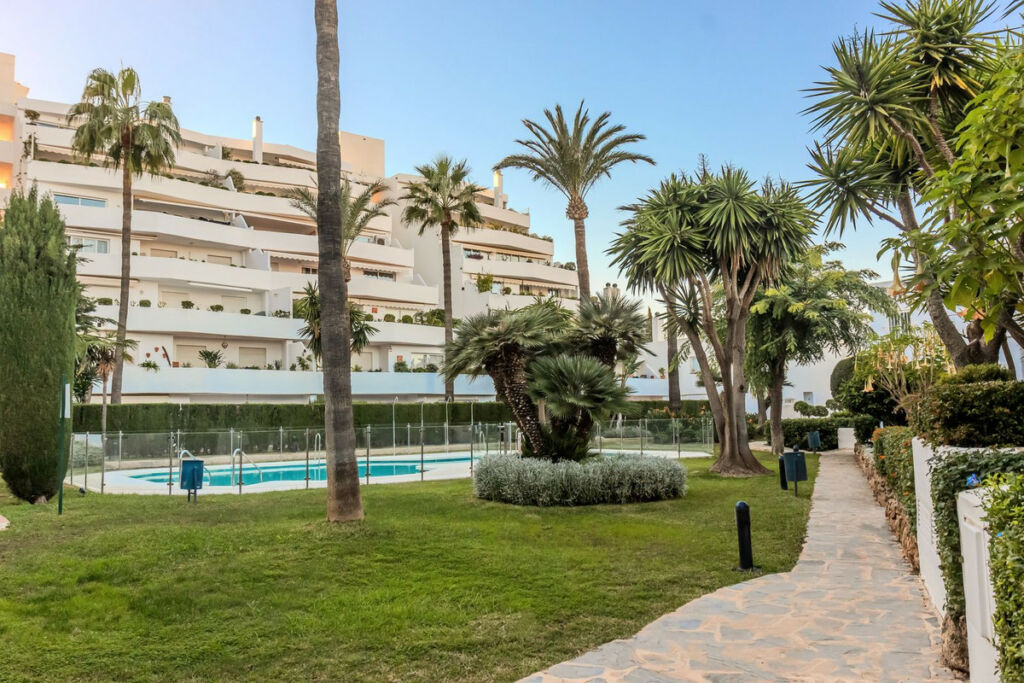 Middle Floor Apartment Nueva Andalucía Málaga - image 47