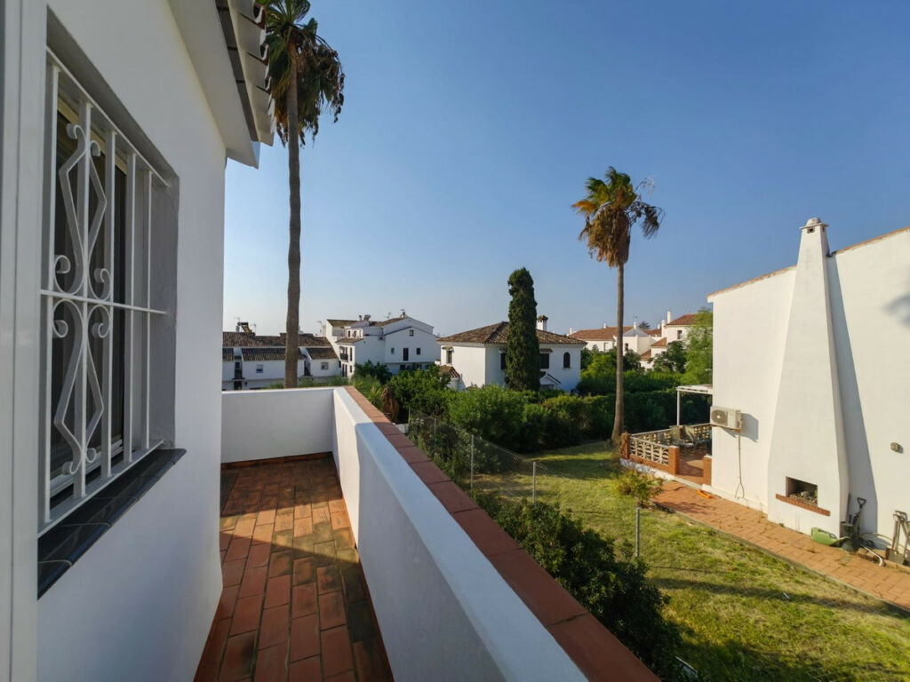 Detached Villa Estepona Málaga - image 49