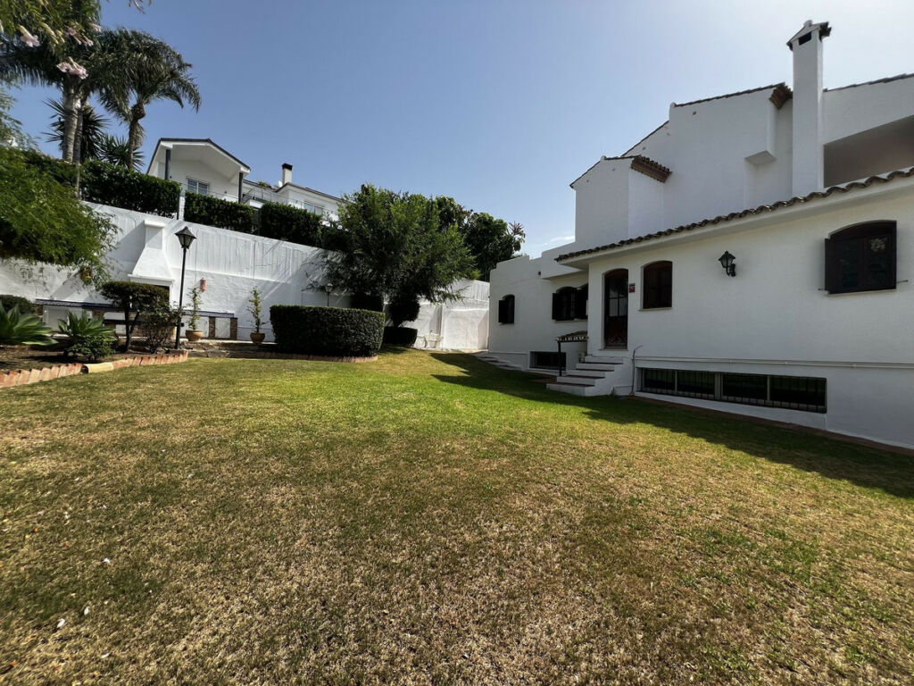 Detached Villa Estepona Málaga - image 49