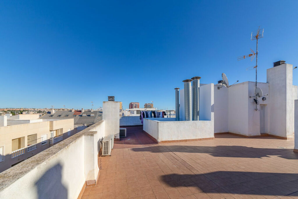 Middle Floor Apartment Torrevieja Alicante - image 48