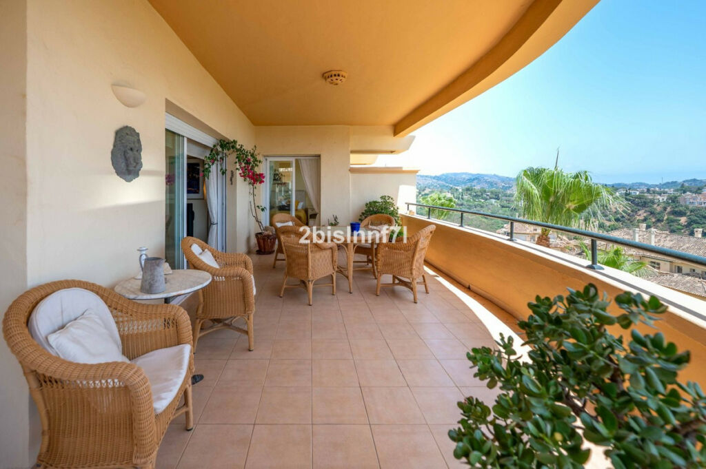 Middle Floor Apartment Elviria Málaga - image 5