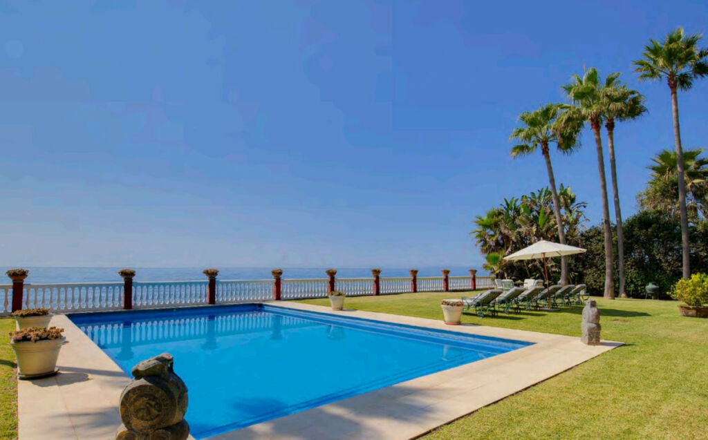 Detached Villa New Golden Mile Málaga - image 5