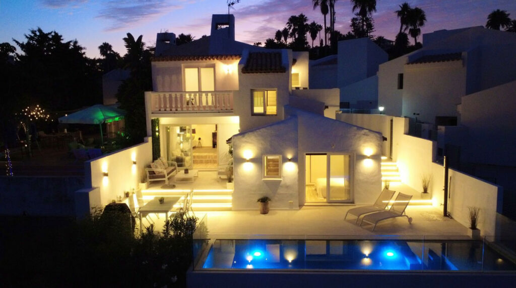 Detached Villa Estepona Málaga - image 5