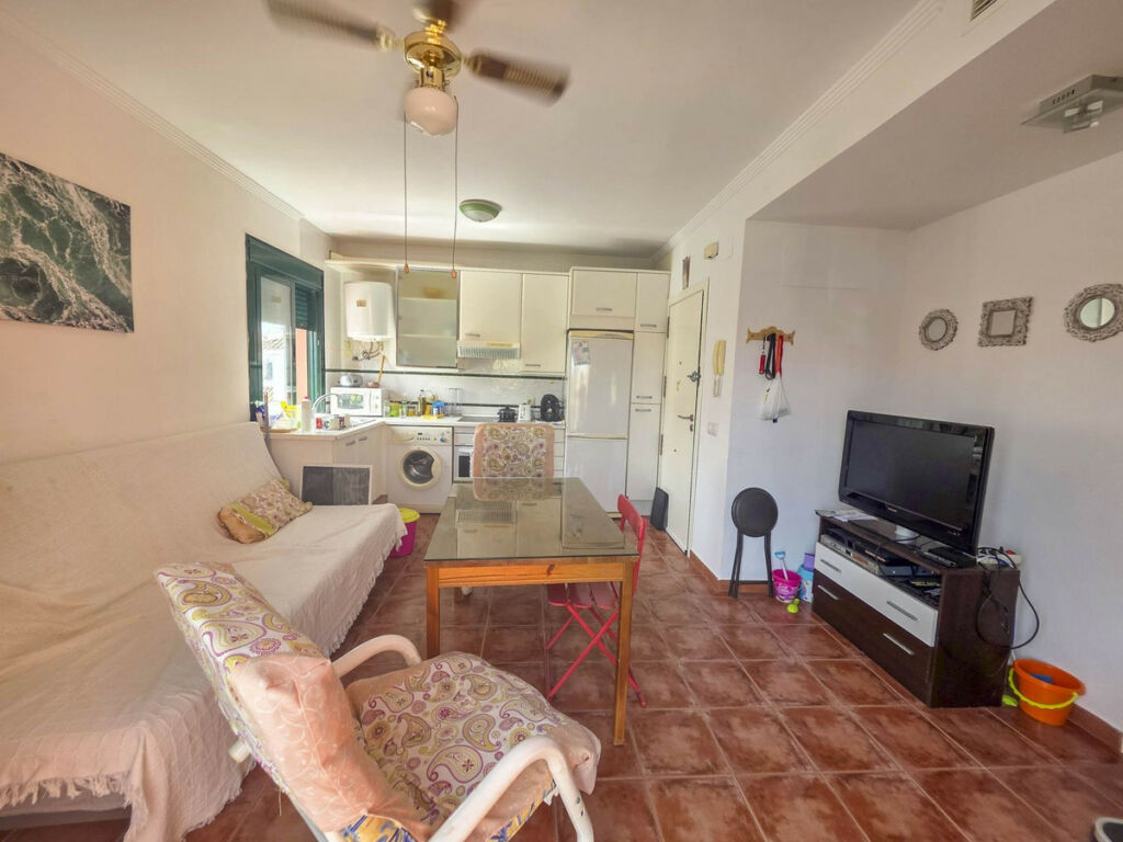 Middle Floor Apartment Casares Playa Málaga - image 5