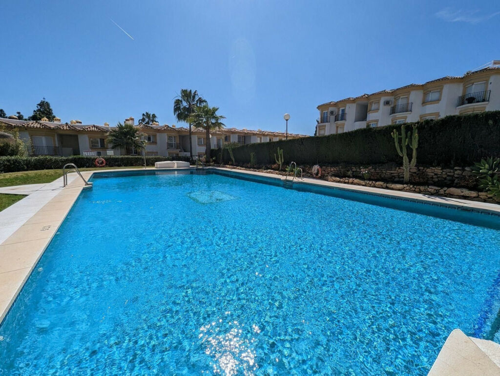 Penthouse Calahonda Málaga - image 4
