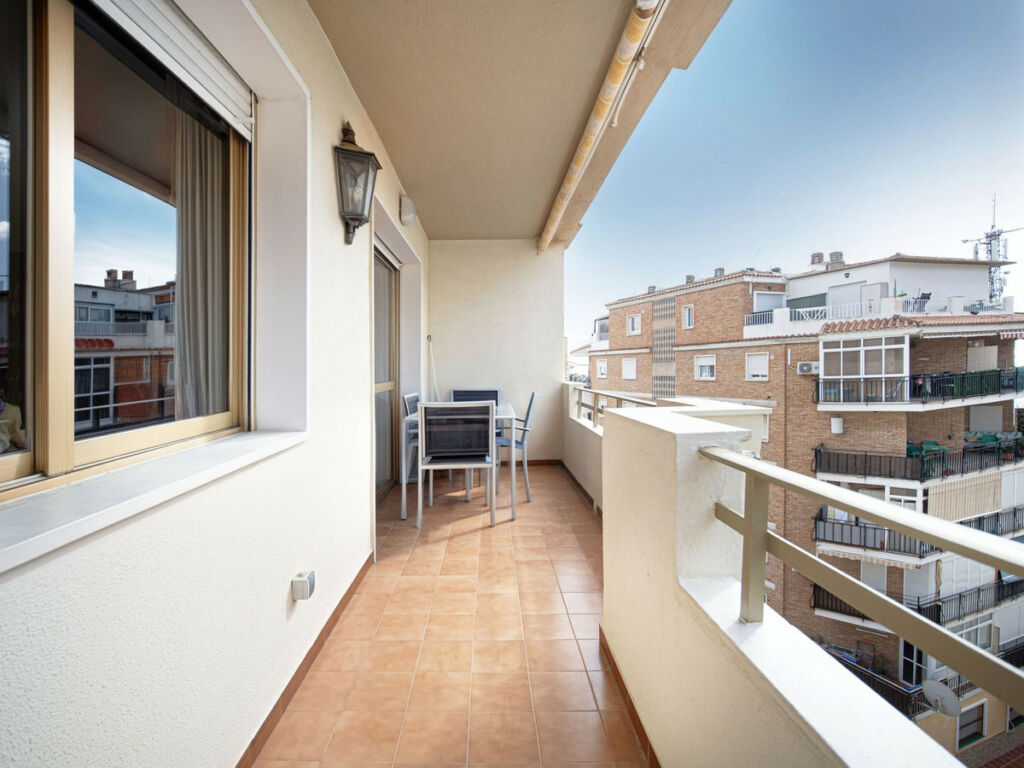 Middle Floor Apartment Benalmadena Málaga - image 5