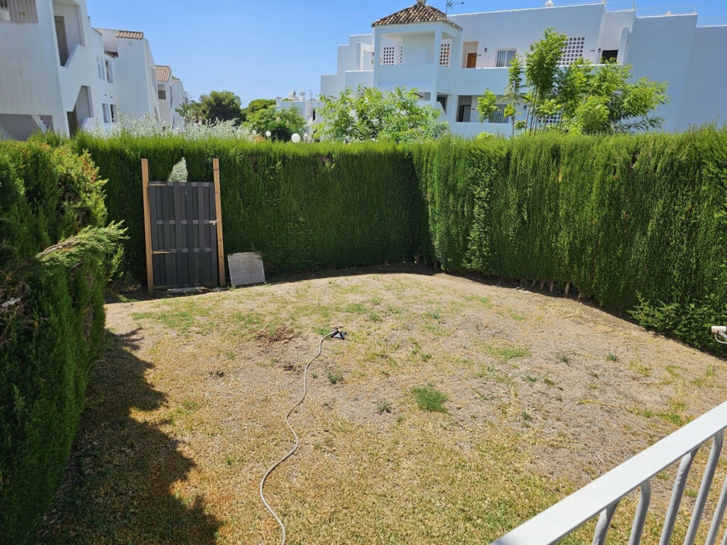 Ground Floor Apartment El Paraiso Málaga - image 4