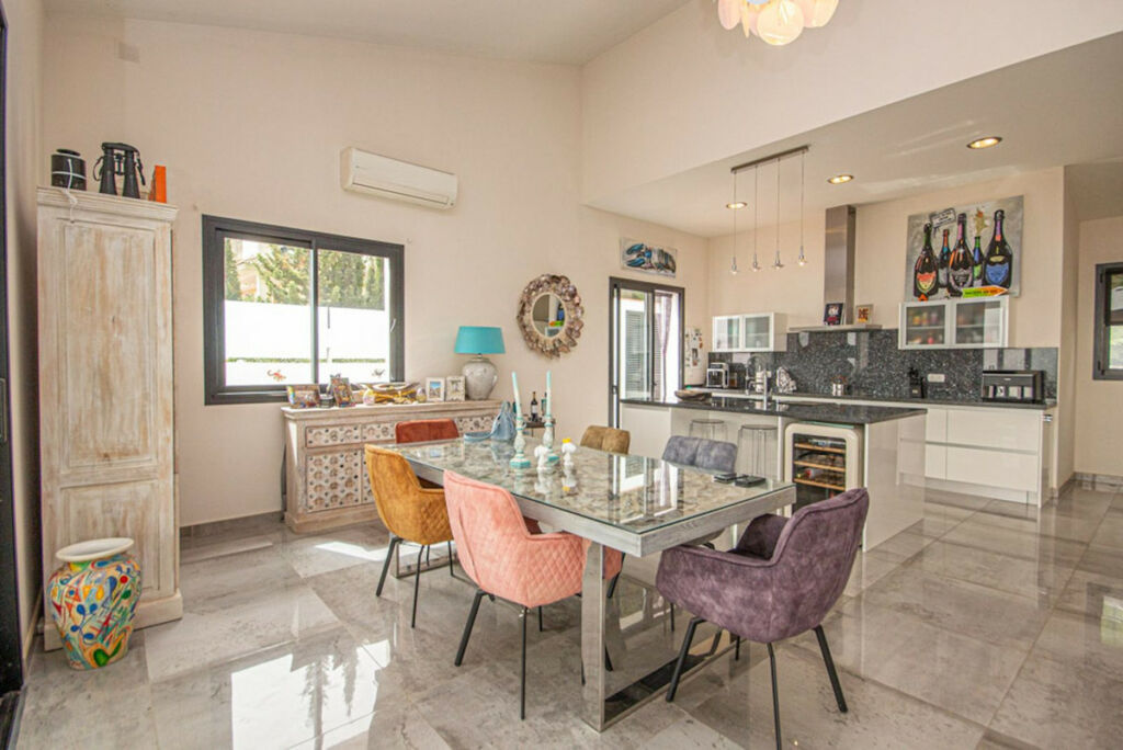 Detached Villa La Mairena Málaga - image 6