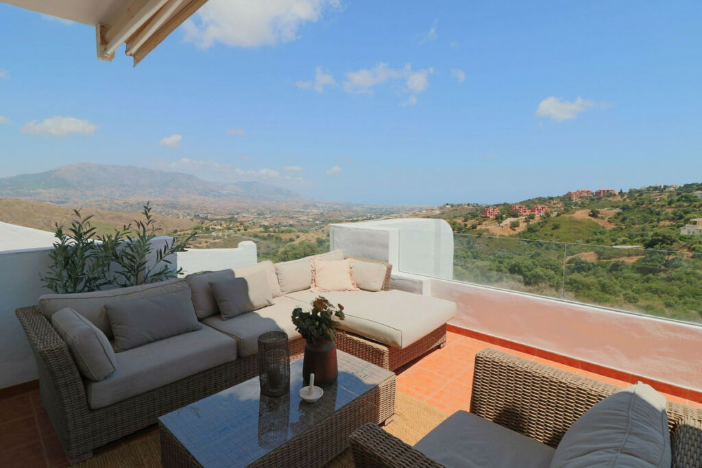 Penthouse La Mairena Málaga - image 5