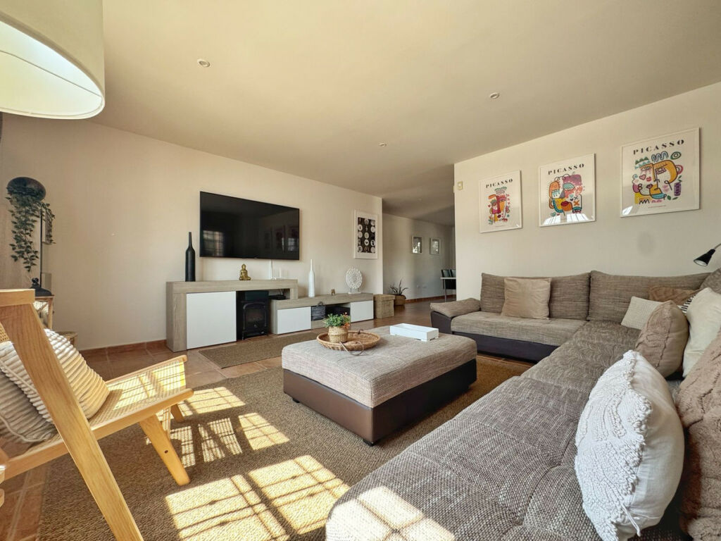 Detached Villa Sierrezuela Málaga - image 5