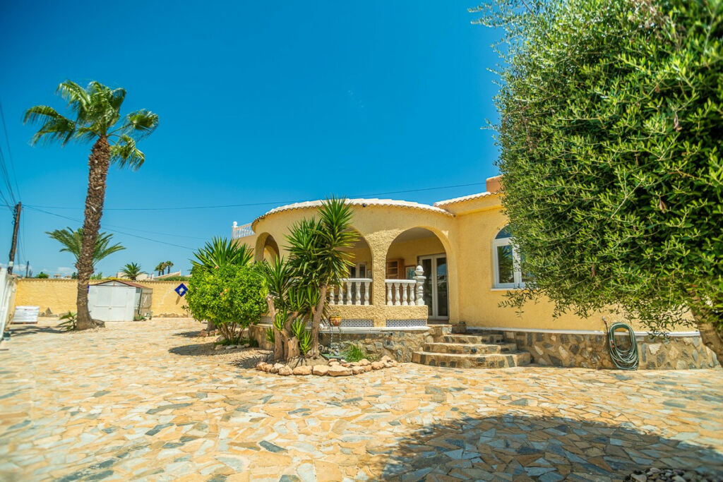 Detached Villa La Siesta Alicante - image 5