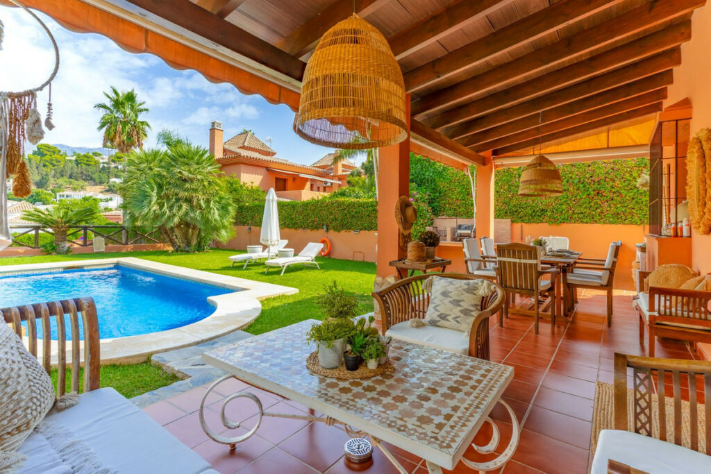 Detached Villa Sierrezuela Málaga - image 5