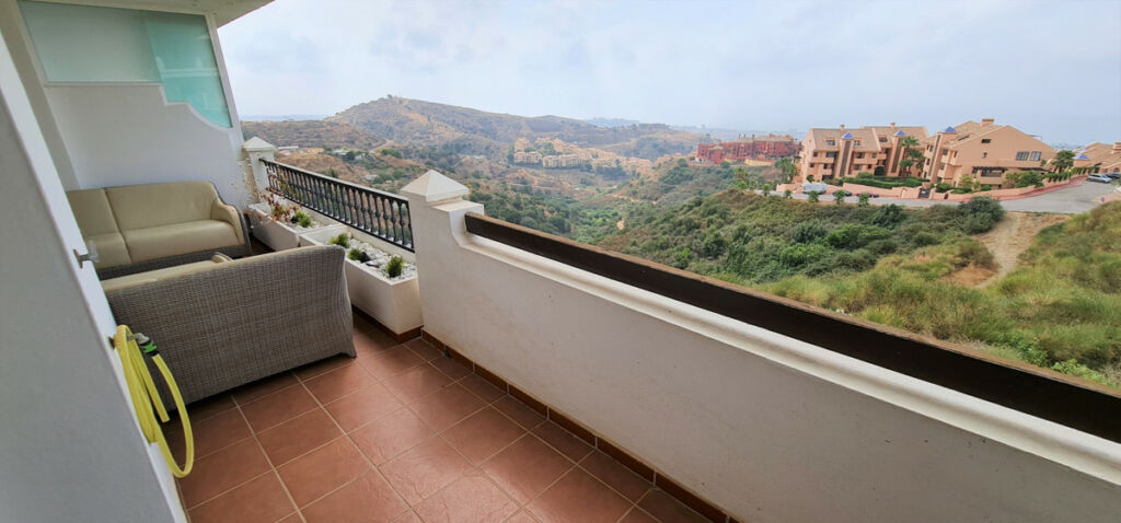 Middle Floor Apartment Calahonda Málaga - image 5