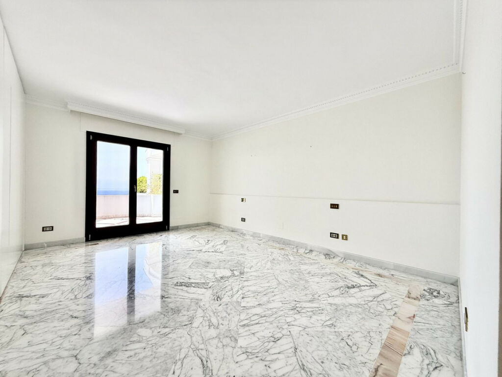 Middle Floor Apartment The Golden Mile Málaga - image 5