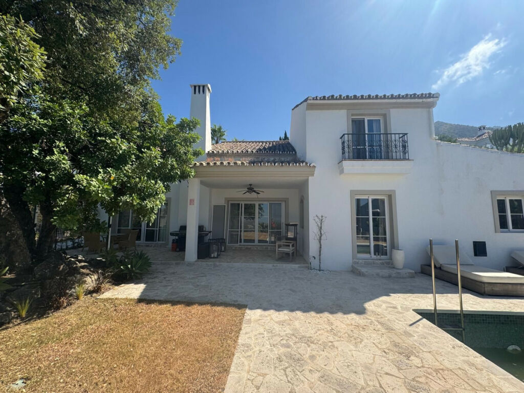 Detached Villa Istán Málaga - image 5