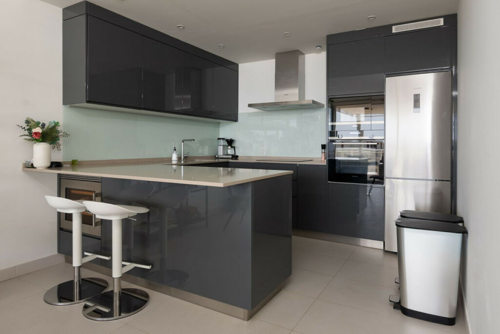 Middle Floor Apartment Fuengirola Málaga - image 5