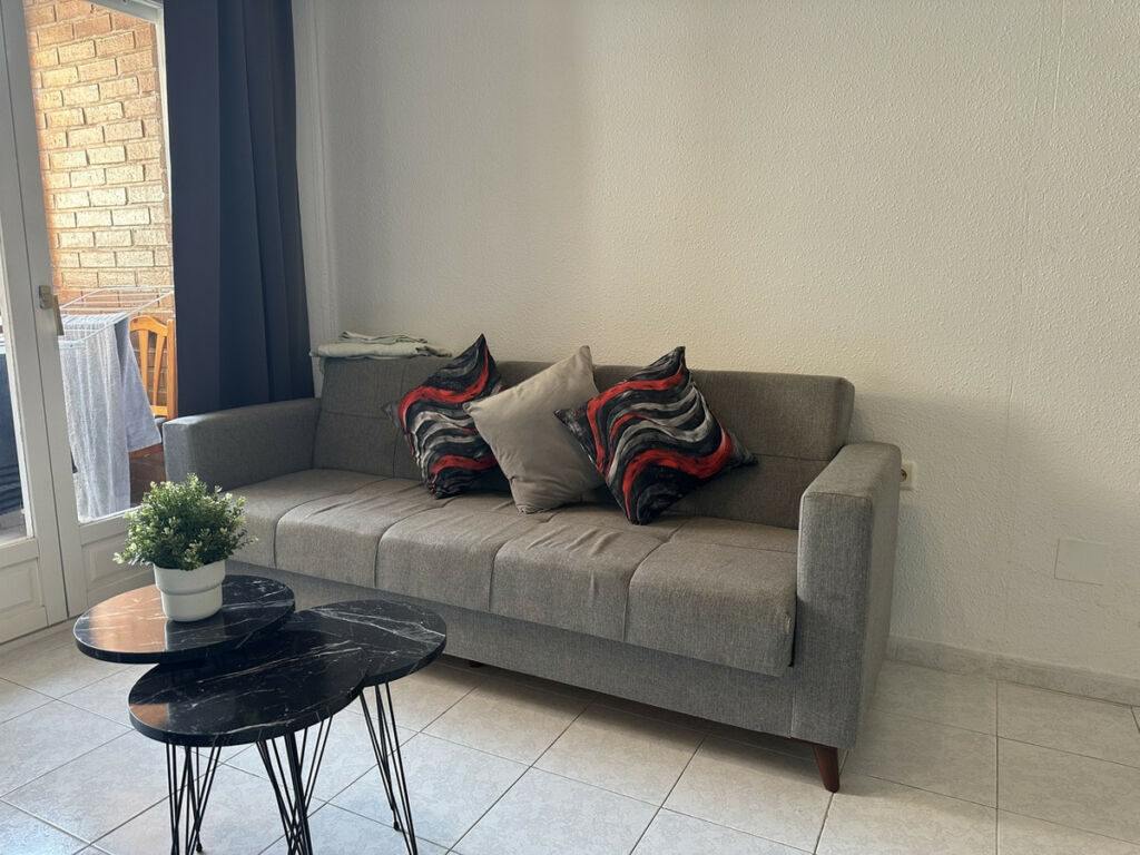 Middle Floor Apartment Torrevieja Alicante - image 5