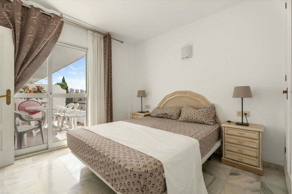 Middle Floor Apartment Riviera del Sol Málaga - image 5