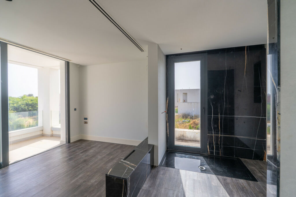 Detached Villa New Golden Mile Málaga - image 14