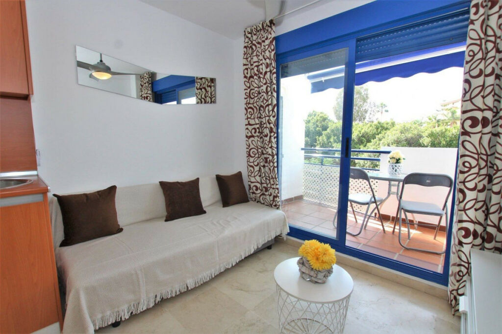 Middle Floor Apartment Torrequebrada Málaga - image 5