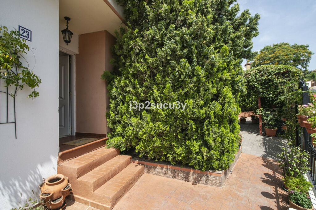 Semi-Detached House Estepona Málaga - image 5