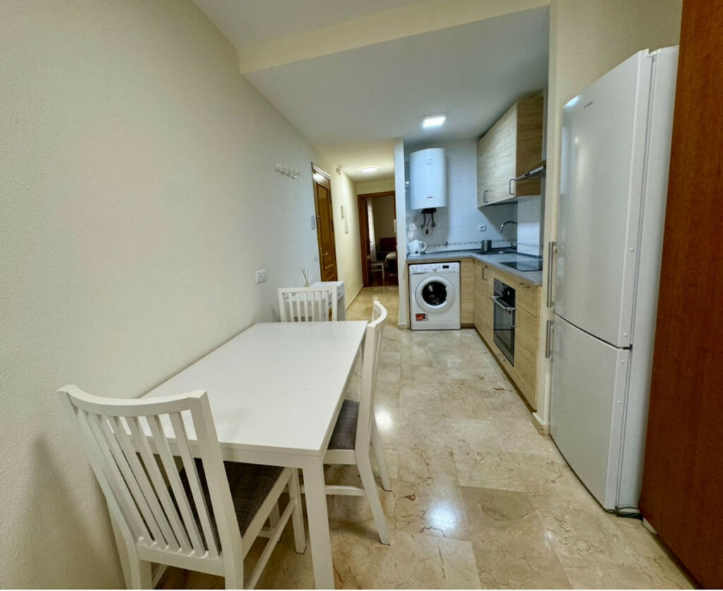 Middle Floor Apartment Estepona Málaga - image 5