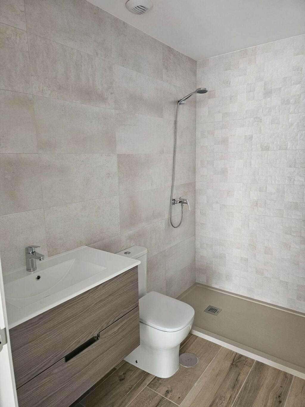 Top Floor Apartment La Campana Málaga - image 5